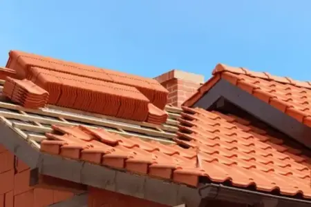 Pose et rénovation de toiture en tuiles à Loupes